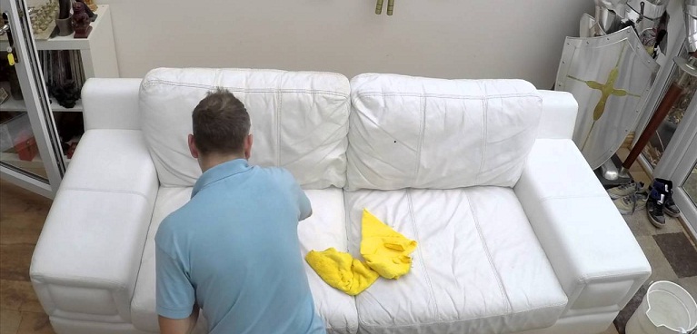 Cómo limpiar sillones de cuero blanco